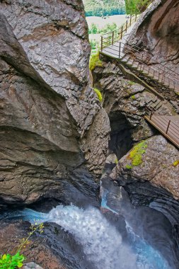 Trummelbach İsviçre Bern Kanton Lauterbrunnen düşüyor
