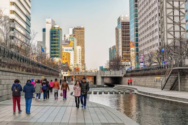 Kent Parkı'nda Cheonggyecheon genel rekreasyon geçit Seul