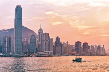 Su tekne ve Victoria Harbor Hong Kong