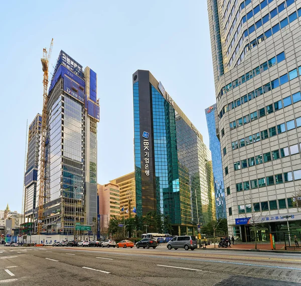 Traffic and Skyscrapers in Jongno district in Seoul — Stock Photo, Image