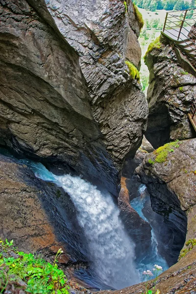 Chutes Trummelbach de Lauterbrunnen dans le canton de Berne Suisse — Photo