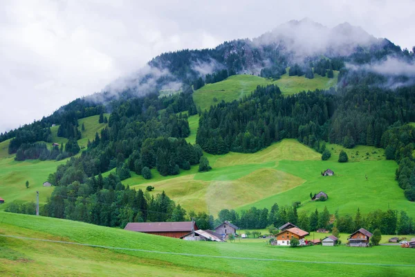 Село Болтиген на перевале Яун во Фрибуре, Швейцария — стоковое фото