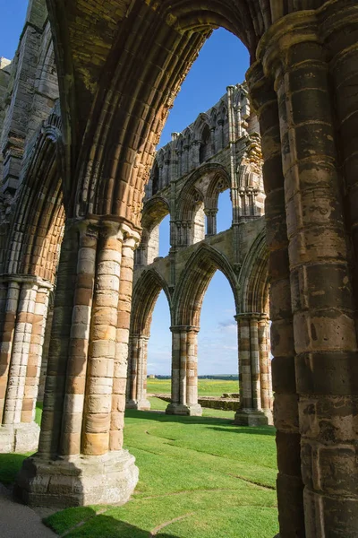 İngiltere'de North Yorkshire'deki / daki Whitby Abbey