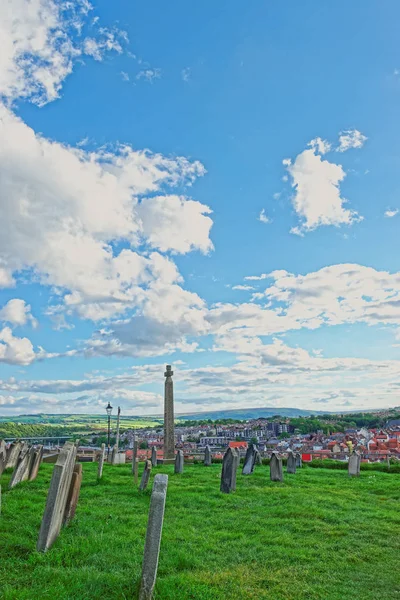 Whitby подвір'ям та цвинтарі Північний Йоркшир, Великобританія — стокове фото