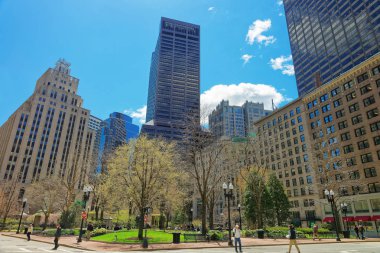 Post Office Meydanı ve manzarası ile Boston kent merkezinin içinde gökdelenler