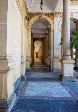 Karlovy Vary'da Mill Colonnade salonda