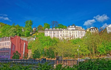 Karlovy Vary'da Promenade insanlara