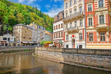 Tepla Nehri ve onun mesire Karlovy Vary