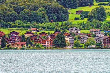Chalets adlı dağ Bern İsviçre Brienz Gölü ve Brienzer Rothorn