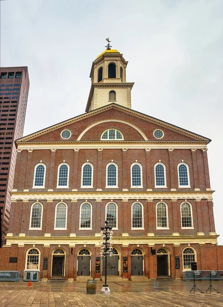 Faneuil Hall en el Centro de Gobierno del centro de Boston en Estados Unidos — Foto de Stock