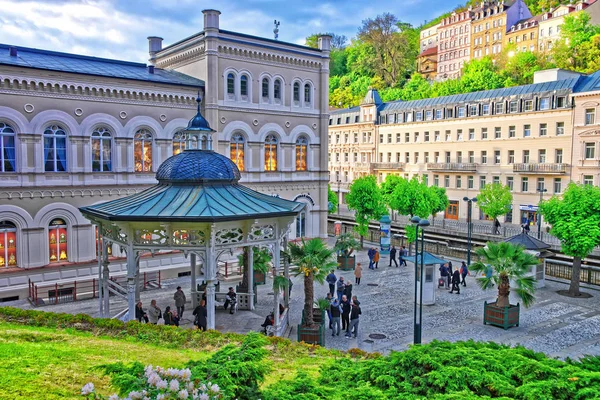 Svoboda na jaře v promenáda Karlovy Vary — Stock fotografie