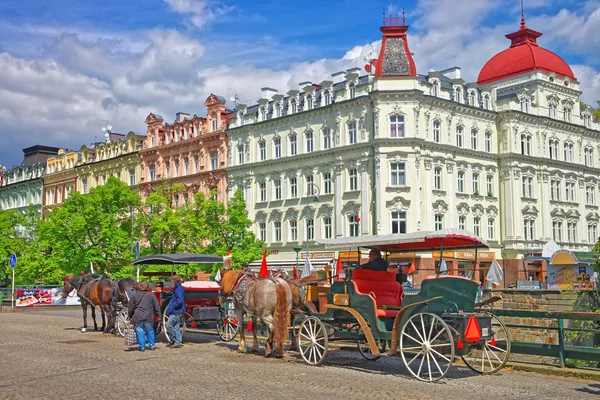 At arabası Karlovy Vary, Çek Cumhuriyeti — Stok fotoğraf