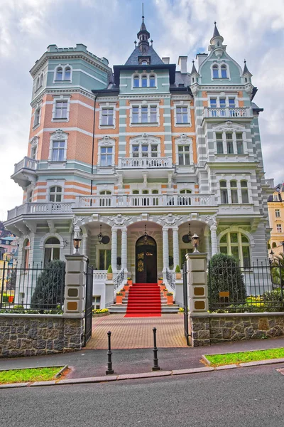 Mansion in Karlovy Vary in Czech republic — Stock Photo, Image