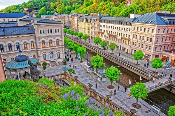 Tető felülnézet sétány Karlovy Vary, Cseh Köztársaság — Stock Fotó