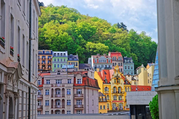Street and building architecture of Karlovy Vary — Stock Photo, Image