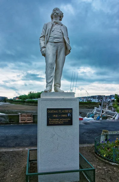 Calvados Normandy Fransa Trouville nehirde Touques Gustave Flaubert heykeli