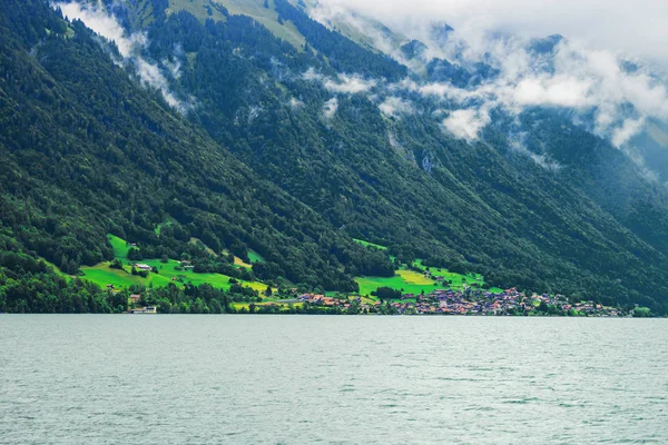 Panorama jeziora Brienz i Brienzer Rothorn góry Szwajcaria Berno — Zdjęcie stockowe