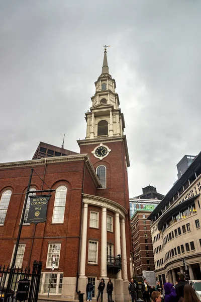 Park Street Church in downtown Boston — Stock Photo, Image