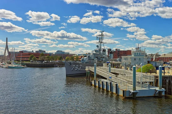 USS Cassin Young barco amarrado en el muelle de Boston — Foto de Stock