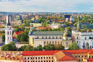 Katedral Meydanı eski şehir Vilnius'rooftops görünümü