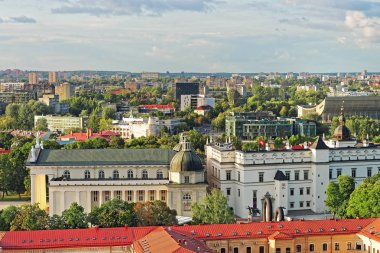 Katedral Meydanı eski şehir Vilnius görünümünü çatıları
