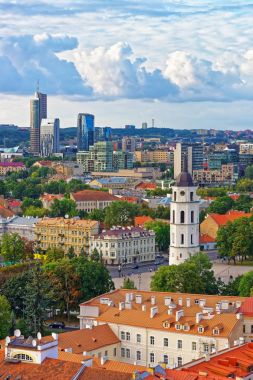 Çatı üstleri katedral Meydanı ve finans bölgesi Vilnius