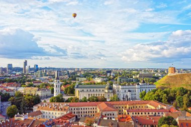 Şafak Kulesi ve katedral Meydanı Vilnius