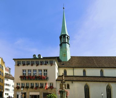 Çeşme Munzplatz eski şehir Zürih'nde kare üzerinde