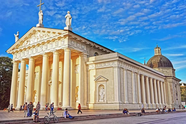Dóm tér-Vilnius óvárosában található katedrális — Stock Fotó