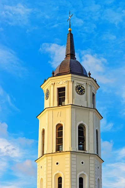 Bell tower at Cathedral Square in Old town Vilnius — Stock Photo, Image