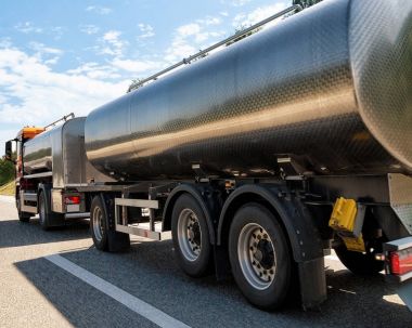 Tanker depolama gemi yolda İsviçre