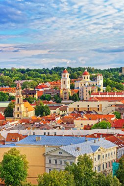 Eski kent merkezine ve kuleleri Vilnius'ın Kilisesi Çatı