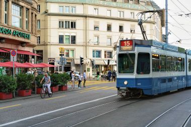 Şehir Merkezi Zürih'te çalışan tramvay
