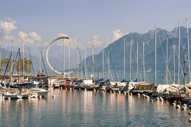Marina ve yat İsviçre Lozan Cenevre Gölü üzerinde