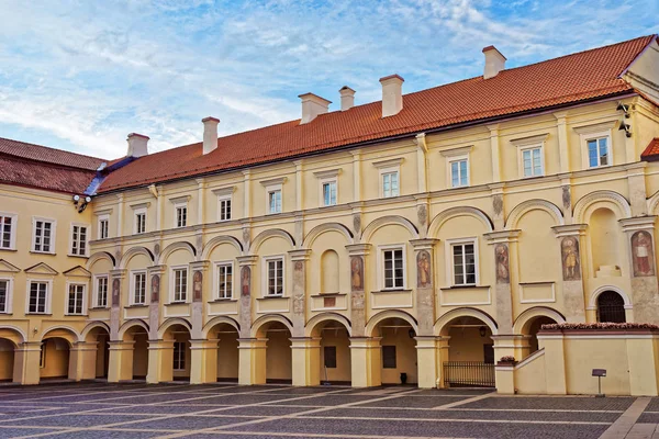 Library and Grand courtyard at Vilnius University — Stock Photo, Image