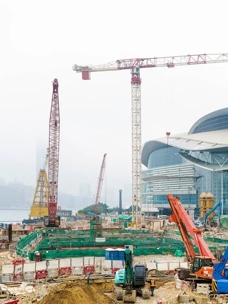 Construction site with workers in center of HK — Stock Photo, Image