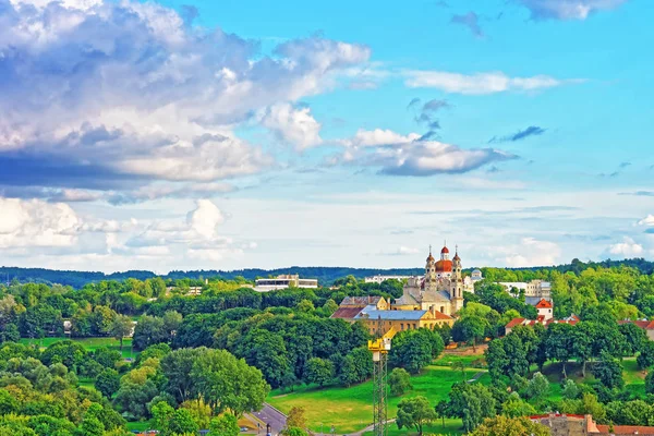 A felemelkedés és a Vilnius Jézus Szent szíve templom — Stock Fotó