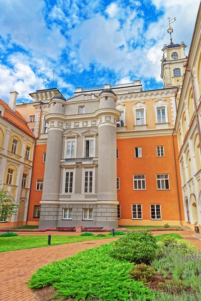 Astronomische observatorium toren op de binnenplaats van de Universiteit van Vilnius — Stockfoto