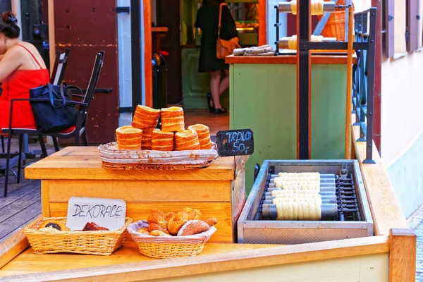 Tradycyjny czeski piekarnia Trdlo w Pradze — Zdjęcie stockowe