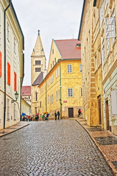 Szent George bazilika a Prágai Kastélynál — Stock Fotó