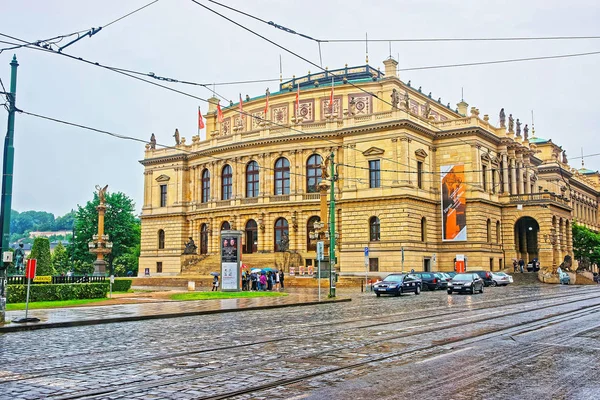 Rudolfinum zenei és művészeti épület Jan Palach tér-Prága — Stock Fotó