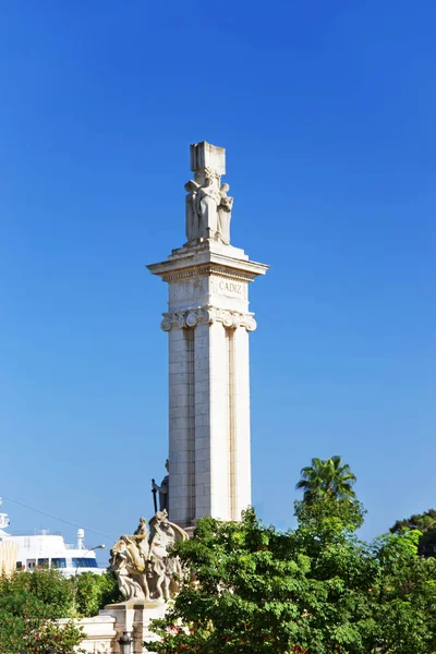Памятник Конституции в Кадисе — стоковое фото