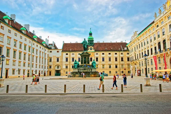 Tourists at Amalienburg and inner courtyard in Vienna — Stock Photo, Image