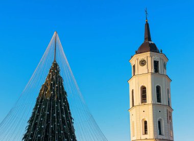 Katedral çan kulesi Vilnius Litvanya Advent Noel ağacı
