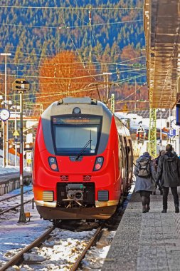 Yüksek hızlı tren Garmisch Partenkirchen adlı yolcu