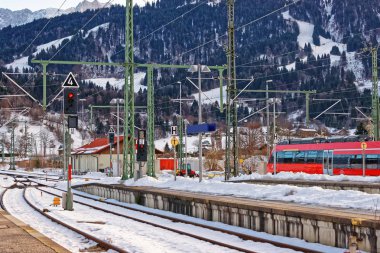 Garmisch Partenkirchen Almanya'da yüksek hızlı tren