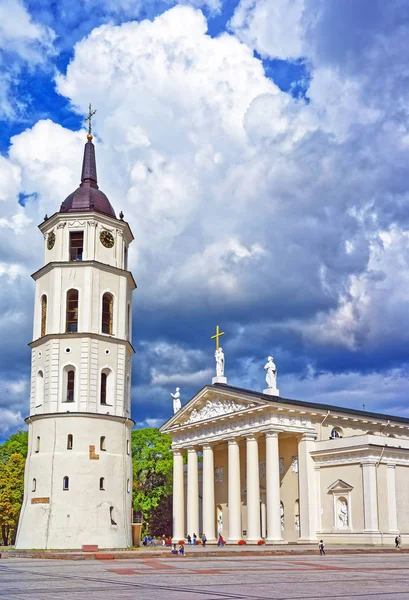 Dóm tér és a harangláb, a régi város, Vilnius — Stock Fotó