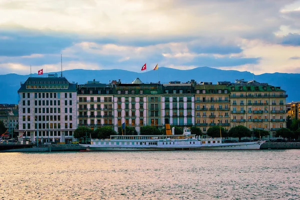 Ferry en Ginebra Lago de Ginebra Suiza — Foto de Stock