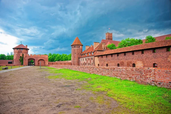 Vstup do hradu Malbork v destinaci Pomořské vojvodství Polska — Stock fotografie