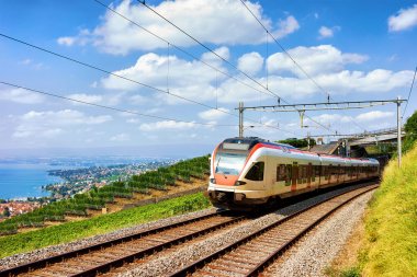 Lavaux bağ Terraces Cenevre Gölü İsviçre Alpleri adlı tren
